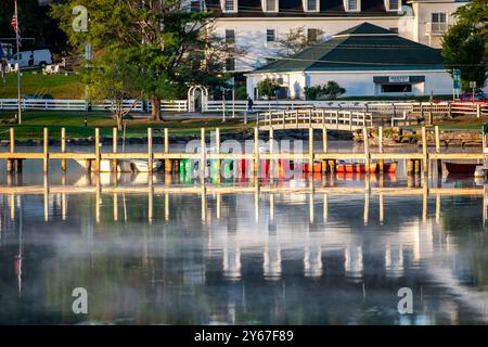 Das Township Meredith am Lake Winnipesaukee New Hampshire New England USA im Herbst, wenn die Blätter ihre Farbe ändern. Bilder mit hoher Auflösung von N Stockfoto