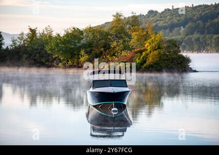 Das Township Meredith am Lake Winnipesaukee New Hampshire New England USA im Herbst, wenn die Blätter ihre Farbe ändern. Bilder mit hoher Auflösung von N Stockfoto