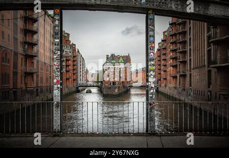 Wasserschloss das Wasserschlösschen in der Hamburger Speicherstadt *** Wasserschloss das Wasserschlösschen in der Hamburger Speicherstadt, Deutschland Copyright: XNikolaixKislichkox 6M6A8266 Stockfoto