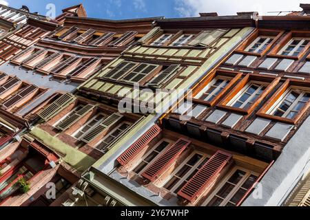 Farbenfrohe Stadthäuser und Fachwerkhäuser in der malerischen Altstadt von Colmar, Elsass, Oberrhein, Grand Est, Frankreich, Europa Stockfoto