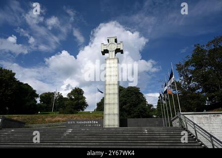 Tallinn, Estland - 24. Juli 2024: Die Siegessäule des Unabhängigkeitskrieges (Vabadussoja voidusammas) auf dem Freiheitsplatz in Tallinn. Stockfoto