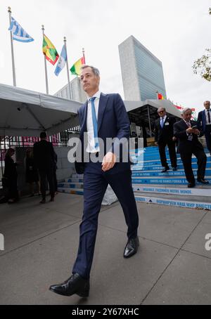 New York, USA. September 2024. Scheidender Premierminister Alexander de Croo und tritt am Dienstag, den 24. September 2024, am Hauptquartier der Vereinten Nationen auf der 79. Tagung der Generalversammlung der Vereinten Nationen (UNGA79) in New York City, Vereinigte Staaten von Amerika, vorbei. BELGA FOTO BENOIT DOPPAGNE Credit: Belga News Agency/Alamy Live News Stockfoto