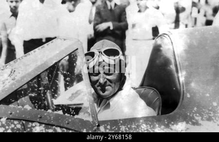 301 Meilen Pro Stunde. Das erste Bild von Sir Malcolm Campbells Triumph. Rekordrennen in Bluebird in Utah, USA, 9. September 1935 Stockfoto