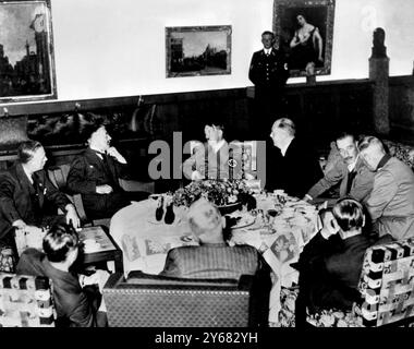 Neville Chamberlain und Adolf Hitler auf der Münchner Konferenz 1938 Stockfoto