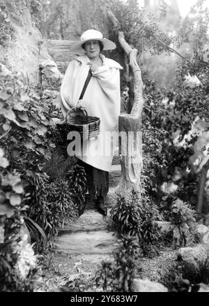 Lady de Bathe an der Riviera, 6. Februar 1923 Lady de Bathe, Miss Lillie Langtry - das bekannte Modell, fotografiert in Monte Carlo. Stockfoto