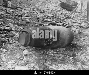 Ein nicht explodiertes Panzer aus dem Zweiten Weltkrieg wird von der Themse in London gespült. Stockfoto