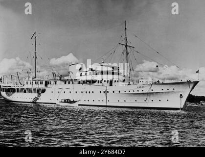 Die norwegische Königsjacht Norge, die von der norwegischen Nation dem verstorbenen König Haakon VII. Zu seinem 75. Geburtstag im Jahr 1947 überreicht wurde. Am 14. Oktober 1962 verließ König Olav von Norwegen Oslo auf Einladung von Königin Elisabeth II. Am 15. Oktober 1962 mit einer 1.629 Tonnen schweren Yacht zu einem dreitägigen Staatsbesuch nach Schottland Stockfoto