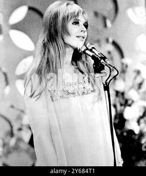 San Reno, Italien, die britische Popsängerin Marianne Faithfull sah beim San Reno Song Festival am 27. Januar singen. Das Festival endete am frühen Sonntag. 30. Januar 1967. Stockfoto