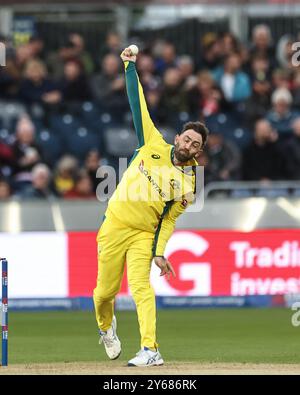 Glenn Maxwell aus Australien liefert den Ball beim dritten Metro Bank One Day International Match England gegen Australien im SEAT Unique Riverside, Chester-le-Street, Großbritannien, 24. September 2024 (Foto: Mark Cosgrove/News Images) Stockfoto