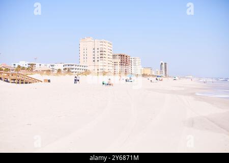 Fotos, die kürzlich bei einem Besuch am Florida Beach während des Aufenthalts im Hampton Inn gemacht wurden. Kunst an der Wand, Fotos vom Balkon und am Strand Stockfoto