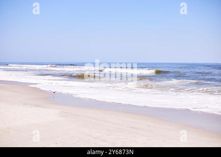 Fotos, die kürzlich bei einem Besuch am Florida Beach während des Aufenthalts im Hampton Inn gemacht wurden. Kunst an der Wand, Fotos vom Balkon und am Strand Stockfoto