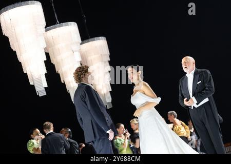 l-r: Gordon Bintner (Eugene Onegin), Kristina Mkhitaryan (Tatyana), Brindley Sherratt (Graf Gremin) in EUGENE ONEGIN an der Royal Opera, Covent Garde Stockfoto