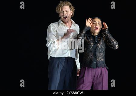 Gordon Bintner (Eugene Onegin), Kristina Mkhitaryan (Tatyana) in EUGENE ONEGIN an der Royal Opera, Covent Garden, London WC2 24/09/2024 Musik: Pyotr Stockfoto