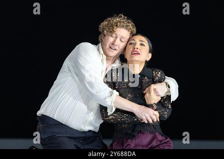 Gordon Bintner (Eugene Onegin), Kristina Mkhitaryan (Tatyana) in EUGENE ONEGIN an der Royal Opera, Covent Garden, London WC2 24/09/2024 Musik: Pyotr Stockfoto