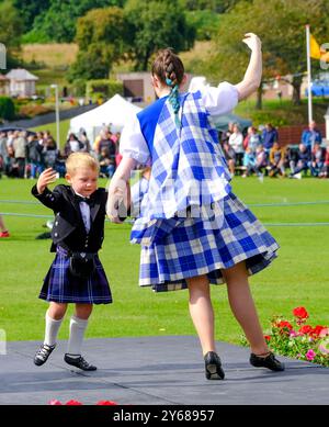 Highland Dancing im Glenurquhart Highland Gathering and Games, Drumnadrochit Stockfoto