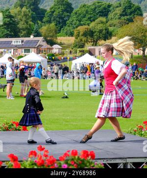 Highland Dancing im Glenurquhart Highland Gathering and Games, Drumnadrochit Stockfoto