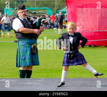 Highland Dancing im Glenurquhart Highland Gathering and Games, Drumnadrochit Stockfoto