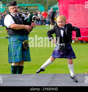 Highland Dancing im Glenurquhart Highland Gathering and Games, Drumnadrochit Stockfoto