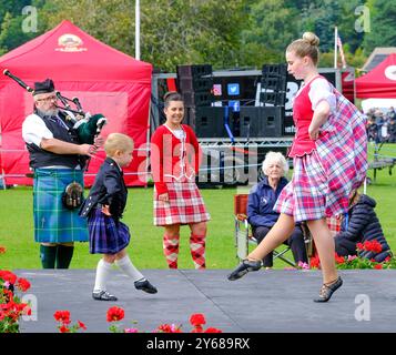 Highland Dancing im Glenurquhart Highland Gathering and Games, Drumnadrochit Stockfoto