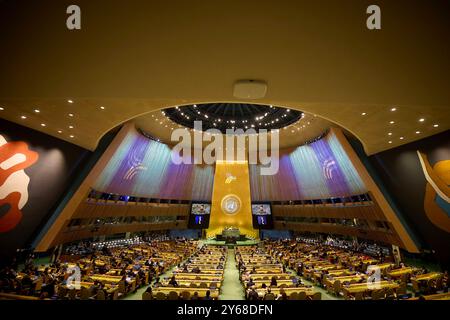 New York City, Usa. September 2024. Der ukrainische Präsident Wolodymyr Zelenskyj spricht auf der Plenartagung des Gipfels der Zukunft am 23. September 2024 in New York City, New York. Kredit: Ukrainischer Ratsvorsitz/Pressestelle Des Ukrainischen Präsidenten/Alamy Live News Stockfoto