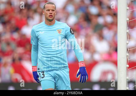 Sevilla, Spanien. September 2024. Orjan Nyland vom Sevilla FC spielte während des La Liga EA Sports Matches zwischen Sevilla FC und Real Valladolid am 24. September 2024 im Ramon Sanchez Pizjuan Stadium in Sevilla, Spanien. (Foto: Antonio Pozo/PRESSINPHOTO) Credit: PRESSINPHOTO SPORTS AGENCY/Alamy Live News Stockfoto