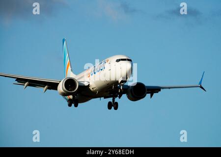 Boeing 737 MAX 8 FlyDubai Flugzeug Flugzeug Jetliner Passagier Jet Airliner Airways Airways Airline Airlines betrieben auf kommerzieller Frontansicht Stockfoto