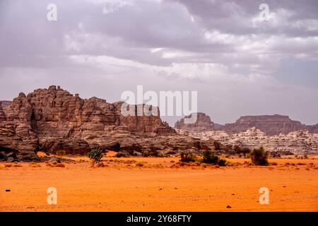 Tadrart Rouge bedeutet Red Mountain. Es handelt sich um einen Gebirgszug im Südosten Algeriens. Die Gegend bietet eine reiche Auswahl an Felskunst. März 2023. (CTK-Foto/ Stockfoto