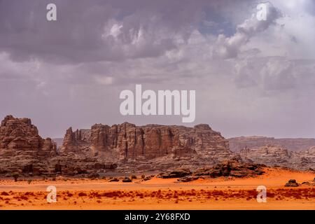 Tadrart Rouge bedeutet Red Mountain. Es handelt sich um einen Gebirgszug im Südosten Algeriens. Die Gegend bietet eine reiche Auswahl an Felskunst. März 2023. (CTK-Foto/ Stockfoto