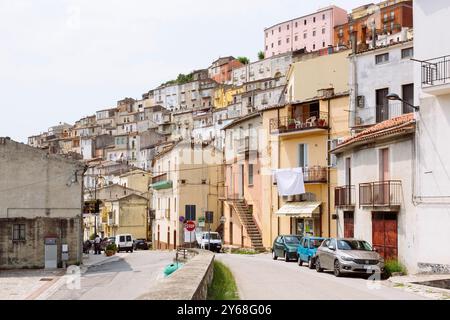 Calitri (Avellino) - Stadtbild der kleinen Stadt in Irpinia, Kampanien, Italien Stockfoto