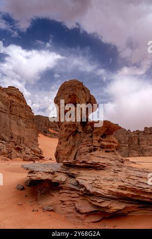 Tadrart Rouge bedeutet Red Mountain. Es handelt sich um einen Gebirgszug im Südosten Algeriens. Die Gegend bietet eine reiche Auswahl an Felskunst. März 2023. (CTK-Foto/ Stockfoto