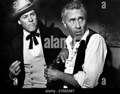 Kevin McCarthy, Jason Robards, am Set des Western-Films „A Big Hand for the Little Lady“, Warner Bros., 1966 Stockfoto