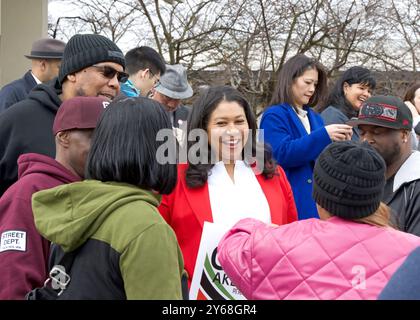 San Francisco, KALIFORNIEN - 6. Januar 2024: Bürgermeisterin London Breed sprach mit Unterstützern und Wählern bei ihrer Kampagne in Japantown. Stockfoto