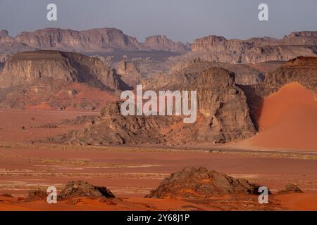 Tadrart Rouge bedeutet Red Mountain. Es handelt sich um einen Gebirgszug im Südosten Algeriens. Die Gegend bietet eine reiche Auswahl an Felskunst. März 2023. (CTK-Foto/ Stockfoto