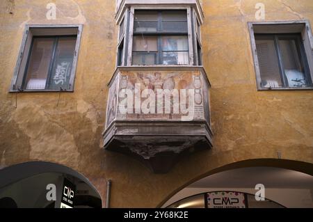 Fresko in einem Gebäude in der Laubengasse, Via Pontici, Meran, Meran, Altstadt, Südtirol, Autonome Provinz Bozen, Italien, Europa Stockfoto