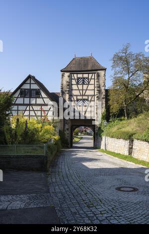 Das untere Tor Tor, das historische Stadttor von Aach in Hegau, Landkreis Konstanz, Baden-Württemberg, Deutschland, erbaut um 1150, Europa Stockfoto