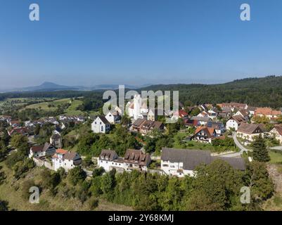 Aus der Vogelperspektive auf die Altstadt von Aach im Hegau, Stadtteil Konstanz, Baden-Württemberg, Deutschland, Europa Stockfoto