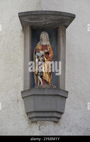 Figur eines heiligen in einer Nische eines Wohnhauses, Rottweil, Baden-Württemberg, Deutschland, Europa Stockfoto