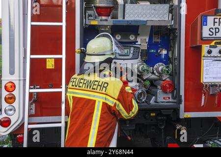 Feuerwehreinsatz bei einem Hausbrand, St. Peter, Südschwarzwald, Schwarzwald, Baden-Württemberg, Deutschland, Europa Stockfoto