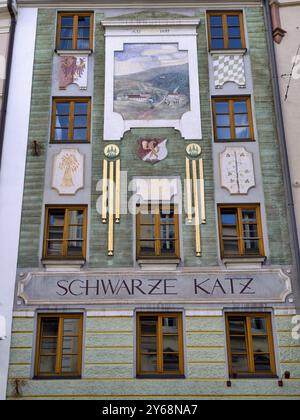 Fassade des Restaurants Bierstueberl Schwarze Katz, Altstadt, Meran, Meran, Südtirol, autonome Provinz Bozen, Italien, Europa Stockfoto