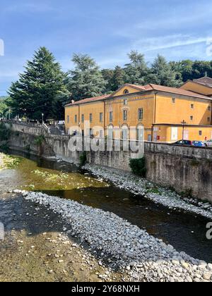 Pontremoli Italien, in der Toskana, örtliches Theatergebäude, Teatro della Rosa. Saß am Fluss Magra. Keine Personen. Stockfoto