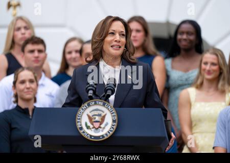 WASHINGTON DC, USA - 22. Juli 2024 - US-Vizepräsidentin Kamala Harris kommentiert am Montag, den 22. Juli 2024 auf einem NCAA Sports Day im Weißen Haus Stockfoto