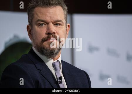New York, USA. September 2024. Schauspieler Matt Damon, Mitbegründer von Water.org, sitzt auf einer Podiumsdiskussion, als Mike Bloomberg am 24. September 2024 den Earthshot Innovation Summit im Plaza Hotel in New York, NY, ausrichtet. (Foto: Laura Brett/SIPA USA) Credit: SIPA USA/Alamy Live News Stockfoto