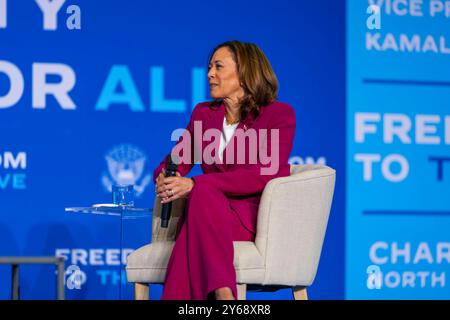 WASHINGTON DC, USA - 12. Juni 2024 - US-Vizepräsidentin Kamala Harris nimmt an einem moderierten Gespräch mit dem Schauspieler Michael Ealy und dem ehemaligen Bundesstaat Teil Stockfoto