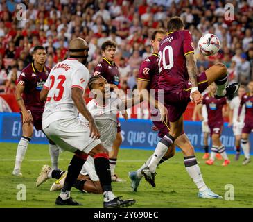 Spanisch La Liga EA Sports Fußball Spiel Sevilla gegen Valladolid im Sanchez Pizjuan Stadion in Sevilla, Spanien. September 2024. JORNADA 7 LIGA 1ª DIVISION ESTADIO SANCHEZ PIZJUAN SEVILLA FC - REAL VALLADOLID 900/Cordon PRESS Credit: CORDON PRESS/Alamy Live News Stockfoto