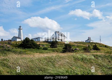 Café und moderner Leuchtturm am Cape Spear Lighthouse National Historic Site in St. John's, Neufundland & Labrador, Kanada Stockfoto