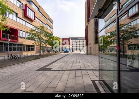 Der Campus der Hochschule Ruhr West, HRW, staatliche Fachhochschule mit ingenieurwissenschaftlicher Ausrichtung, in Mülheim an der Ruhr, NRW, Deutschland Hochschule Ruhr West *** der Campus der Hochschule Ruhr West, HRW, staatliche Fachhochschule mit ingenieurwissenschaftlicher Ausrichtung, in Mülheim an der Ruhr, NRW, Deutschland Ruhr West Hochschule für Angewandte Wissenschaften Stockfoto