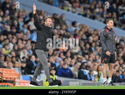 Tom Cleverley Manager von Watford reagiert beim Carabao Cup Spiel Manchester City gegen Watford im Etihad Stadium, Manchester, Großbritannien, 24. September 2024 (Foto: Cody Froggatt/News Images) Stockfoto