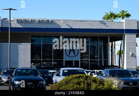 Henderson, USA. September 2024. HENDERSON, NEVADA – 23. SEPTEMBER: Eine Außenansicht des Findlay Acura Autohauses im Valley Auto Mall Dealership Complex wird am 23. September 2024 in Henderson, Nevada, gesehen. Die Valley Auto Mall wurde 1996 auf einem über 100 Hektar großen Komplex mit 19 Händlern und 24 Automarken eröffnet. (Foto: Bryan Steffy/SIPA USA) Credit: SIPA USA/Alamy Live News Stockfoto