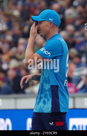 Chester le Street, England, 24. September 2024. Brydon Carse spielt für England gegen Australien in der dritten Metro Bank One Day International im Seat Unique Riverside, Chester-le-Street. Quelle: Colin Edwards/Alamy Live News Stockfoto