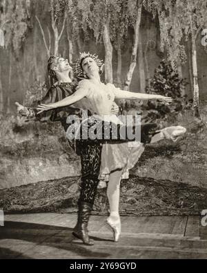 Maya Plisetskaja und Wladimir Wassiliev im Ballett „das kleine Buckelpferd“ von Rodion Schtschedrin. Museum: © International Maya Plisetskaya und Rodion Schtschedrin Foundation. Autor: ANONYM. Stockfoto